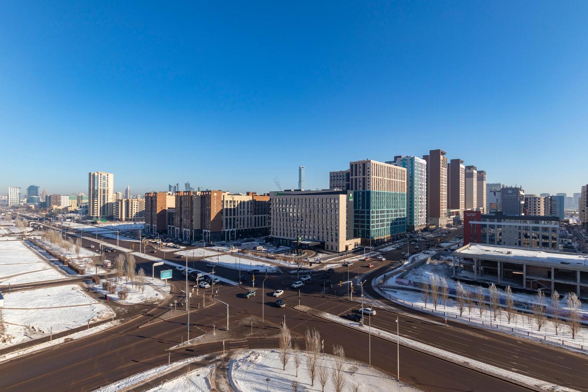 халал возле барыс-арена, между хан-шатыром и Mega Silkway Apartment Nur-Sultan (Astana)